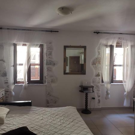 Apartment Martin - 10 Mt To The Beach Rovigno Esterno foto