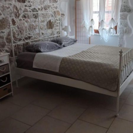 Apartment Martin - 10 Mt To The Beach Rovigno Esterno foto