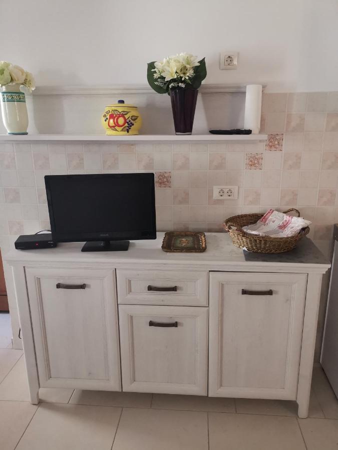 Apartment Martin - 10 Mt To The Beach Rovigno Esterno foto