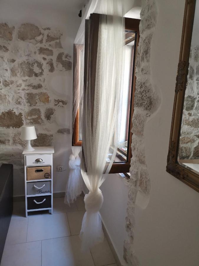 Apartment Martin - 10 Mt To The Beach Rovigno Esterno foto