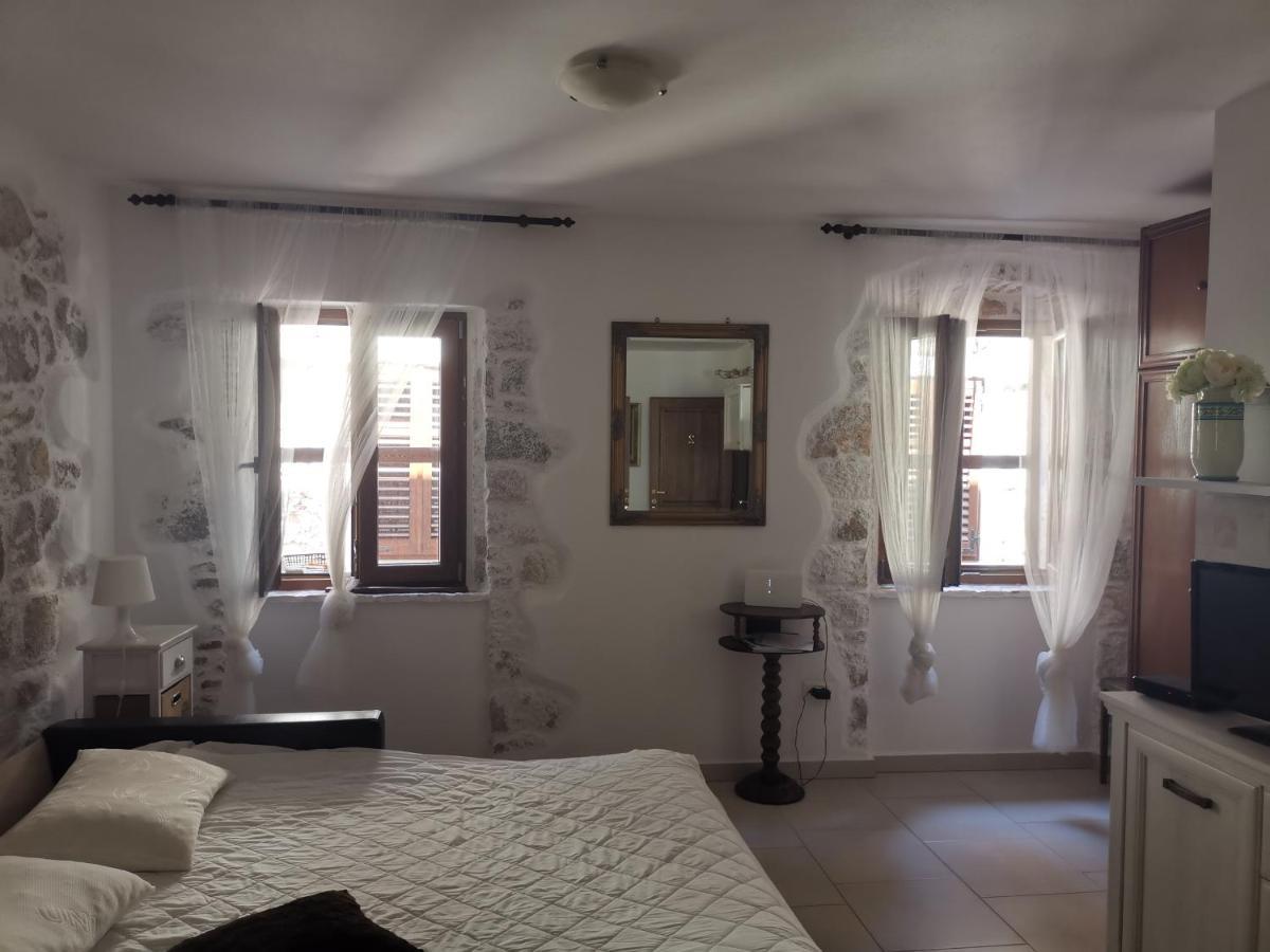 Apartment Martin - 10 Mt To The Beach Rovigno Esterno foto